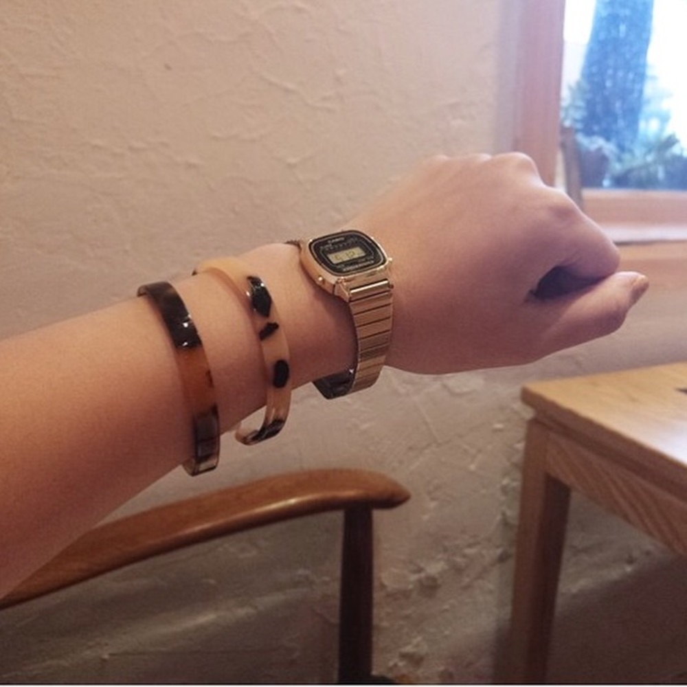One piece - Brown Tortoise Resin Cuff Bracelet - Picture 4 of 8